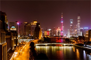 上海娱乐网：The Shanghai Riverfront Night Running Event is also a platform that gives social significance
